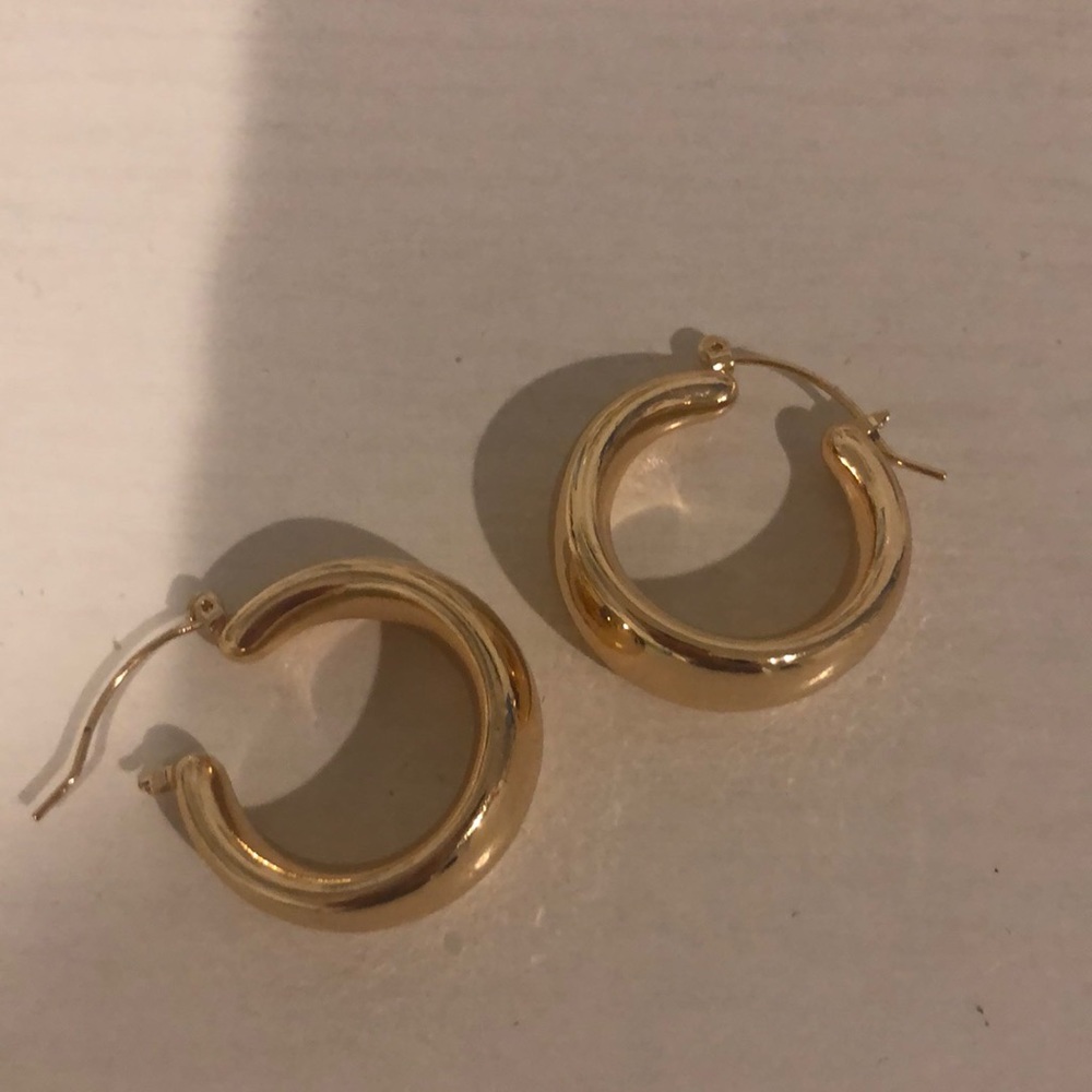 chunky gold hoops